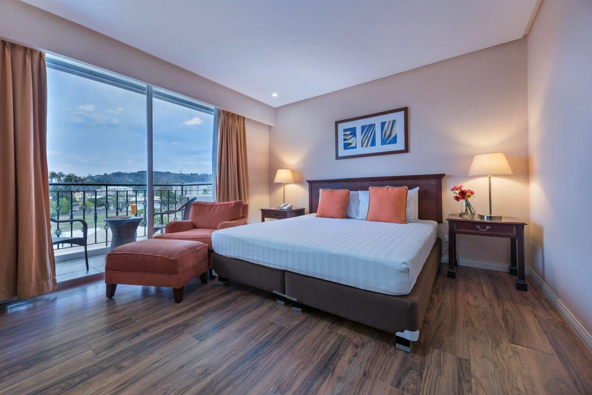 Court Meridian Hotel & Suites Olongapo Exteriér fotografie