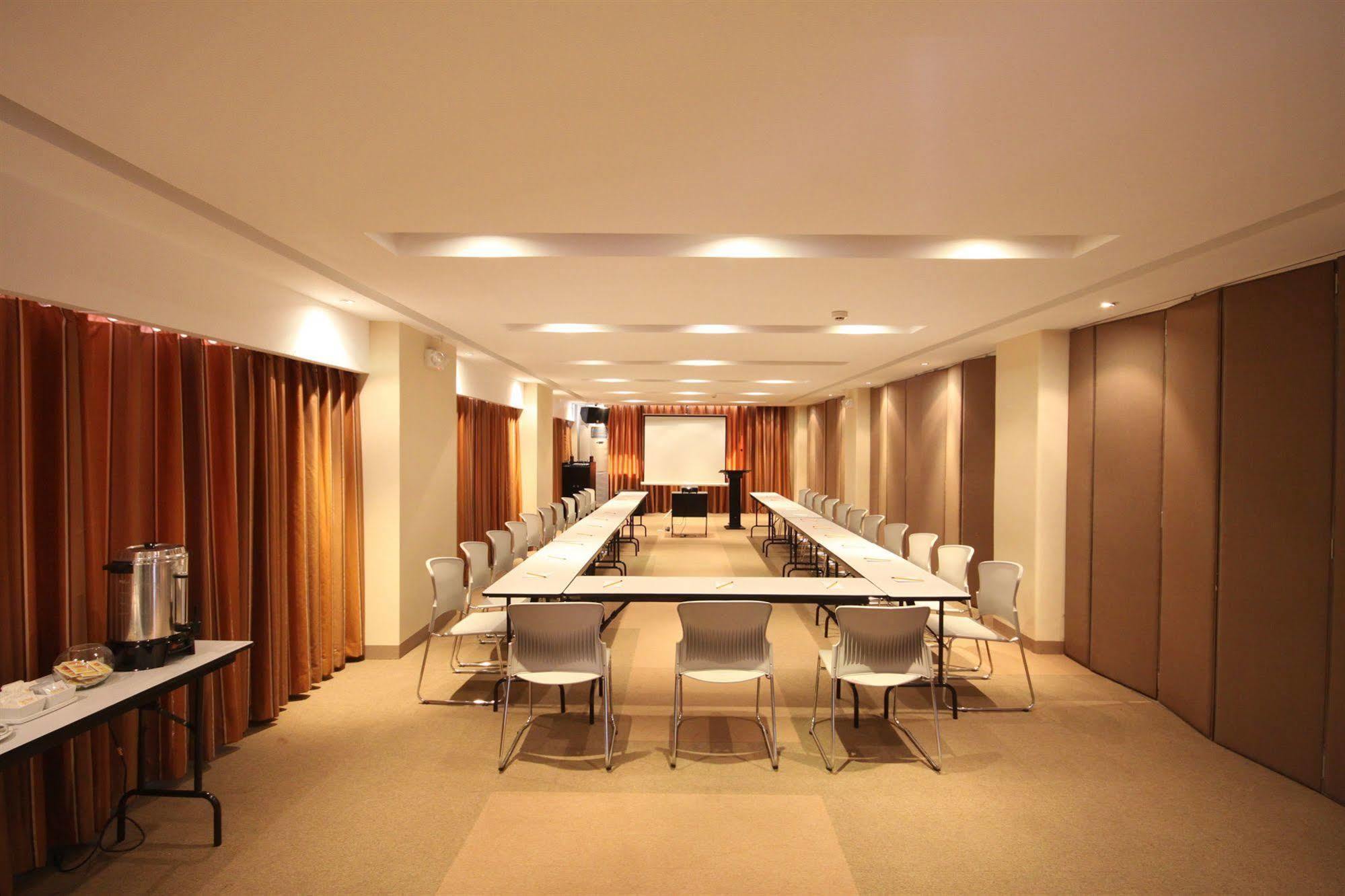 Court Meridian Hotel & Suites Olongapo Exteriér fotografie